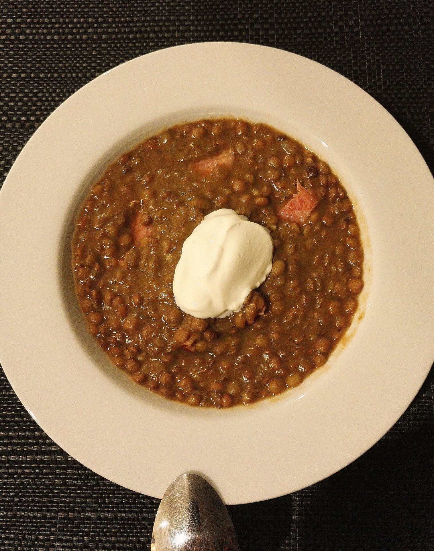 Cooked red lentils with natural yogurt