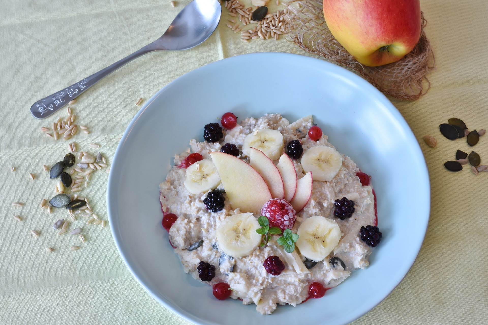 Porridge topped with fruit