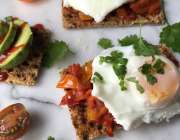 Poached egg on crackerbread