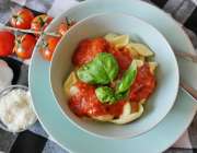 Pasta with tomato sauce